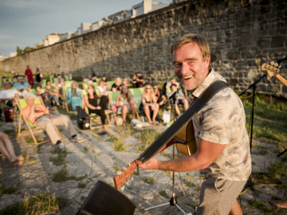 Andie Gabauer bei Musik am Fluss