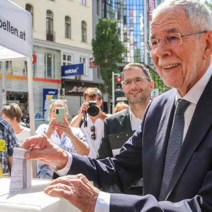 Van der Bellen wirft Unterstützungserklärung ein