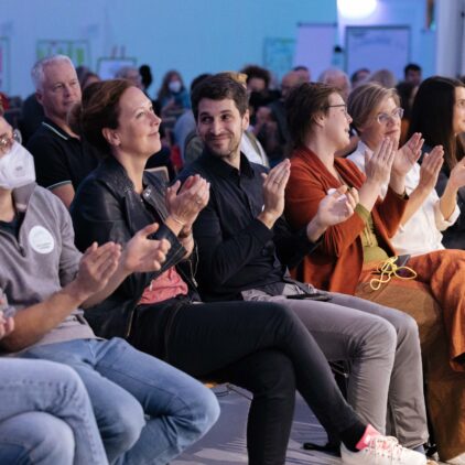 Publikum bei Influence Vienna beim Klatschen