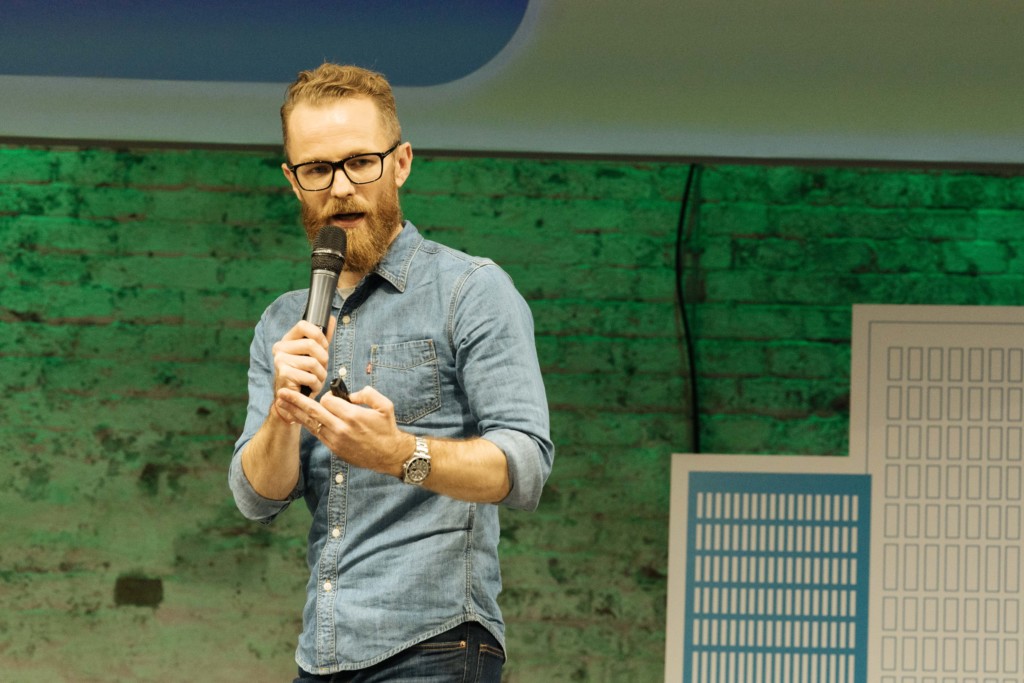 Foto eines jungen Mannes auf der B&uuml;hne bei Influence Vienna