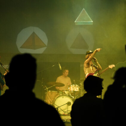 Foto einer Band die bei Influence Vienna ein Konzert gibt