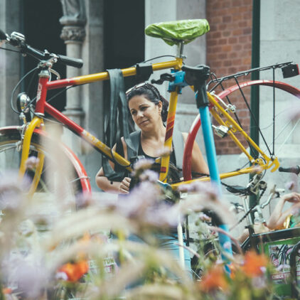 Foto eines Fahrrades, das gerade repariert wird